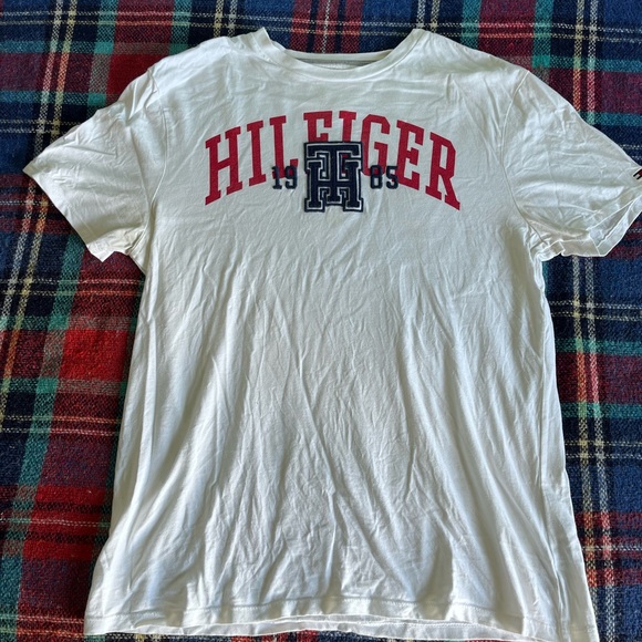 Tommy Hilfiger tee - Picture 1 of 3